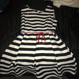 Sleeveless striped dress with red tie